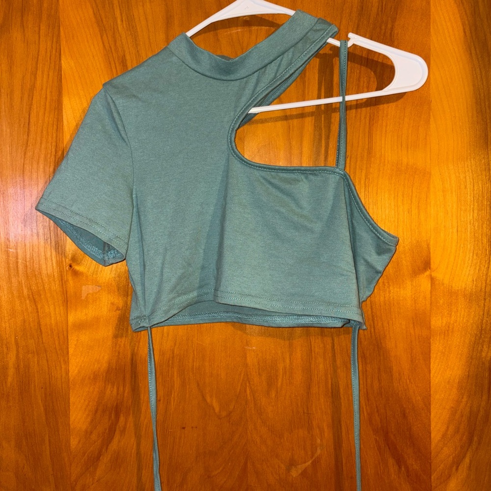 ROMWE Asymmetrical Green Crop Top